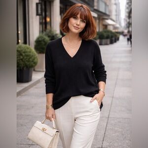 🖤Banana Republic V-Neck Knit Sweater – Size Large